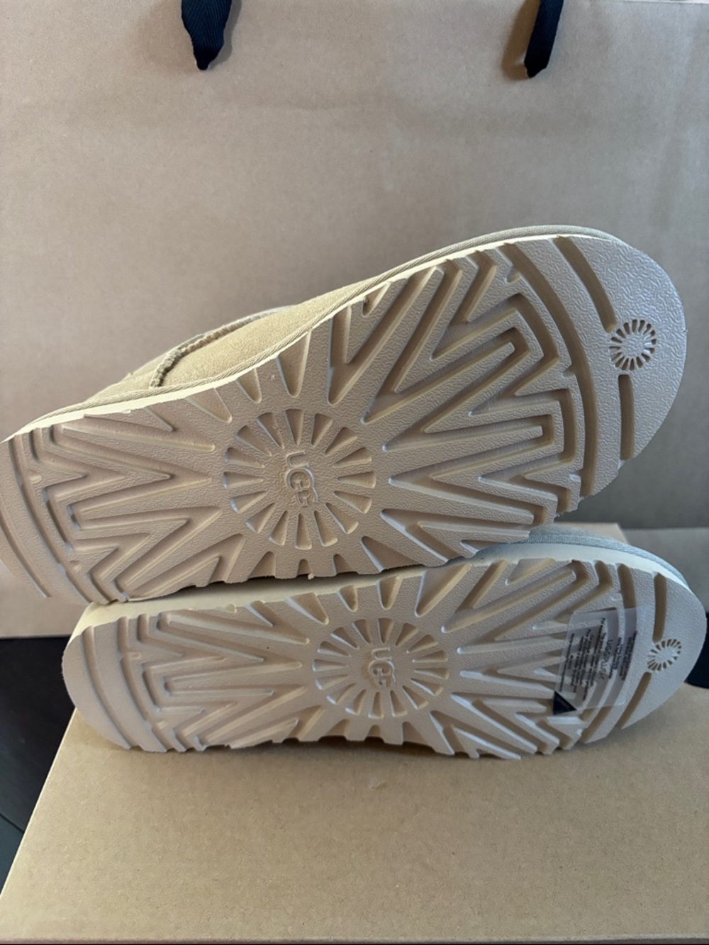 UGG CLASSIC ULTRA MINI FLEUR IN MUSTARD SEED SZ 7,8 NEW IN BOX! - Picture 7 of 10